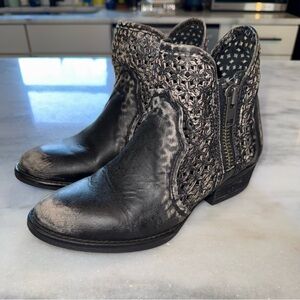 Circle G by Corral Shortie Distressed Cutout Western Boot-Black Gray-Size 9